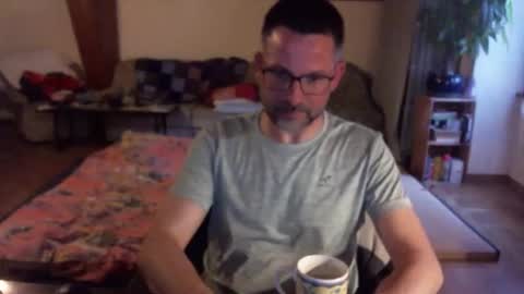 supersquirrel81 online show from April 2026 06:01:01 PM