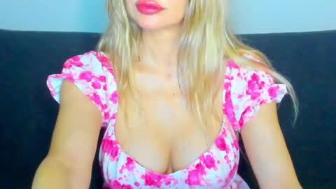 Snapshot of surikiss chatting on September 2025 09:38:01 PM surikiss online show from September 2025 09:38:01 PM