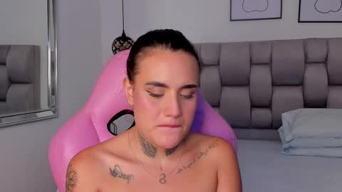 Susan online show from November 2025 09:02:01 PM