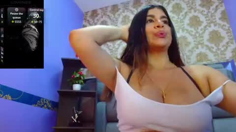Snapshot of susana_hicks chatting on June 2026 01:03:02 PM S U S A N A online show from June 2026 01:03:02 PM
