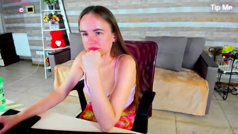 susansmitt online show from September 2025 07:04:01 PM