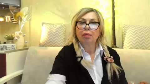 Snapshot of susiexnoreen chatting on February 2026 03:37:02 PM SusiexNoreen online show from February 2026 03:37:02 PM