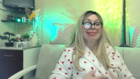 Snapshot of susiexnoreen chatting on February 2026 08:40:02 AM SusiexNoreen online show from February 2026 08:40:02 AM