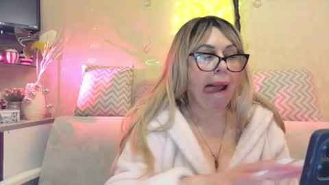 Snapshot of susiexnoreen chatting on February 2026 06:28:01 AM SusiexNoreen online show from February 2026 06:28:01 AM