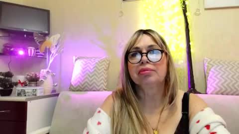 Snapshot of susiexnoreen chatting on February 2026 10:39:01 PM SusiexNoreen online show from February 2026 10:39:01 PM