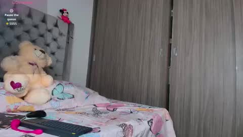 Andrea online show from October 2025 10:23:02 PM