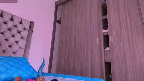 Andrea online show from April 2026 10:18:01 PM