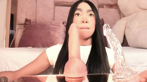 Sussie Tompsom online show from March 2026 01:00:01 PM