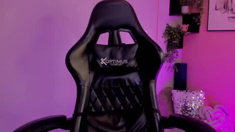 Sussy online show from November 2025 08:52:01 PM