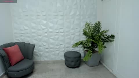 Susy online show from February 2025 07:05:02 PM