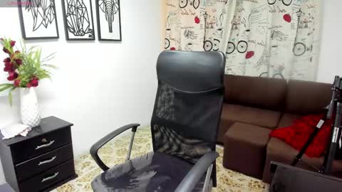 Susy online show from March 2025 07:14:01 PM