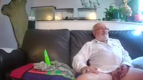 Snapshot of suv1 chatting on June 2026 05:33:02 AM Otto online show from June 2026 05:33:02 AM