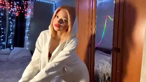 Snapshot of suzannabarmes chatting on June 2026 01:06:01 AM Stacy online show from June 2026 01:06:01 AM