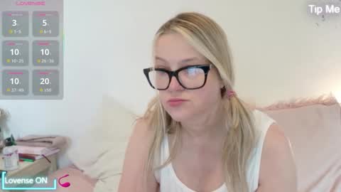 SuzieSub online show from January 2026 09:25:01 AM