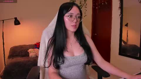 Snapshot of suzumi_ chatting on July 2026 12:48:02 AM Jadde online show from July 2026 12:48:02 AM