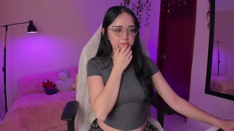 Snapshot of suzumi_ chatting on July 2026 12:54:01 AM Jadde online show from July 2026 12:54:01 AM
