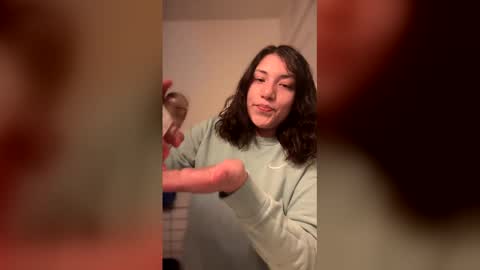 Snapshot of suzyishellawet chatting on February 2026 04:06:01 PM Suzy online show from February 2026 04:06:01 PM