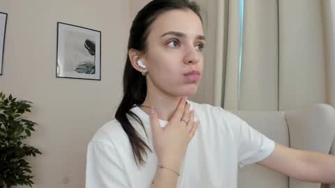 Snapshot of suzyjames chatting on January 2025 05:05:02 AM Suzy next stream Thursday Friday Saturday online show from January 2025 05:05:02 AM