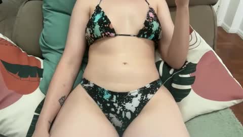 Snapshot of suzysummerrrrrrrrr chatting on December 2025 08:15:02 PM The real sugar baby Suzy Summer online show from December 2025 08:15:02 PM