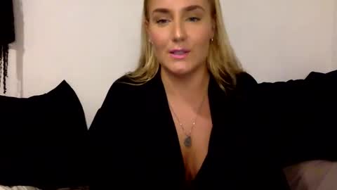 Swedish Candii online show from January 2025 04:37:01 AM