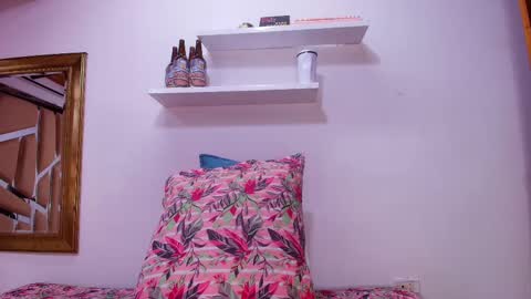Snapshot of sweegirl_ chatting on September 2025 11:59:01 AM Debora online show from September 2025 11:59:01 AM