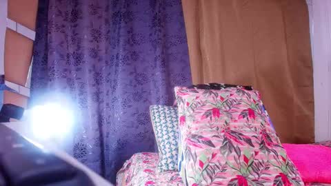 Snapshot of sweegirl_ chatting on October 2025 11:53:01 AM Debora online show from October 2025 11:53:01 AM