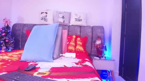 Snapshot of sweegirl_ chatting on December 2025 12:01:02 PM Debora online show from December 2025 12:01:02 PM