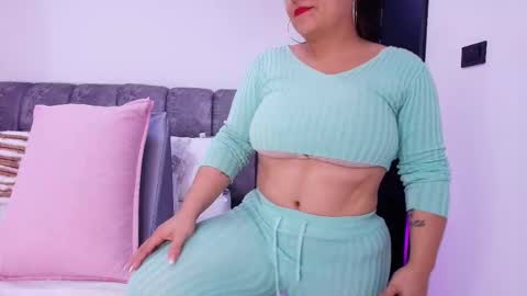 Snapshot of sweegirl_ chatting on January 2026 12:10:01 PM Debora online show from January 2026 12:10:01 PM