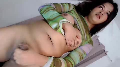 Snapshot of sweet_ahrii chatting on April 2026 06:07:02 AM CLEO online show from April 2026 06:07:02 AM