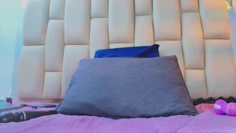 Amye  online show from February 2026 07:50:02 PM