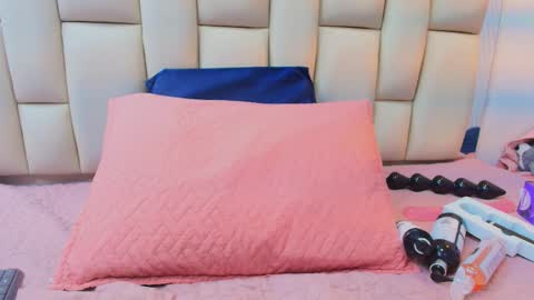 Amye  online show from February 2026 07:06:01 PM