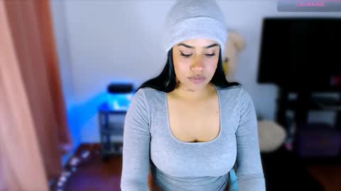 Stephanie online show from December 2025 05:02:02 AM