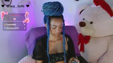Snapshot of sweet_bluee chatting on December 2024 12:49:01 PM Tutti  online show from December 2024 12:49:01 PM