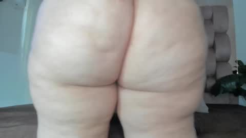 Chelsy  online show from October 2025 12:01:02 PM