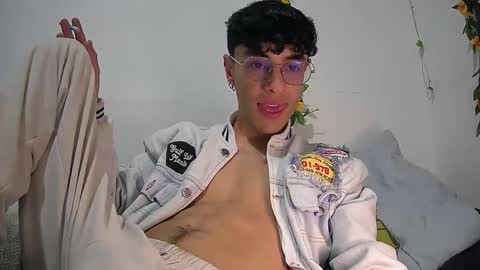 sweet_boy2224 online show from January 2026 05:11:01 AM