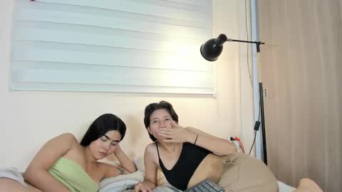 Snapshot of sweet_couples1 chatting on December 2024 11:46:02 PM sweet_couples1 online show from December 2024 11:46:02 PM