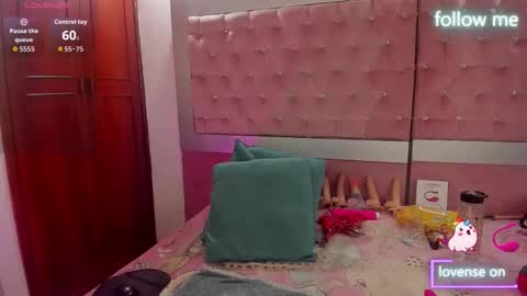  emmili  online show from December 2025 12:03:02 PM