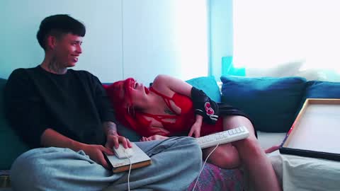 Help me to reach 100 thumps up online show from February 2025 08:26:02 PM