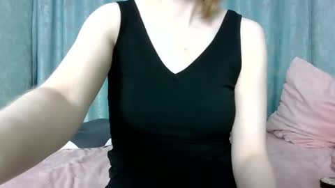 Snapshot of sweet_lilbunny chatting on February 2026 05:44:01 PM sweet_lilbunny online show from February 2026 05:44:01 PM