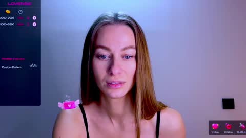 Mia online show from September 2025 01:16:02 PM