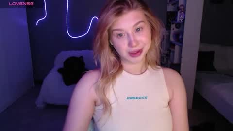Snapshot of sweet_nicole_333 chatting on June 2026 10:21:02 AM sweet_nicole_333 online show from June 2026 10:21:02 AM