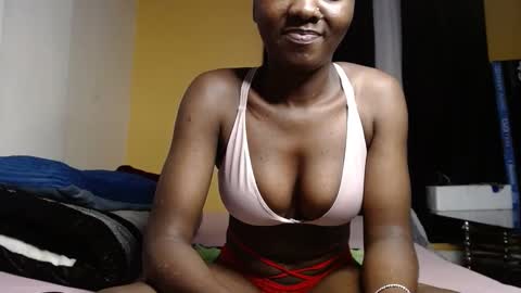 Snapshot of sweet_sherie chatting on December 2024 11:24:02 PM ellanah Tracie online show from December 2024 11:24:02 PM