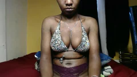 Snapshot of sweet_sherie chatting on March 2025 06:05:01 AM ellanah Tracie online show from March 2025 06:05:01 AM