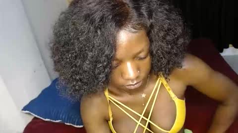 ellanah Tracie online show from December 2025 12:49:02 AM