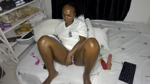 Nina online show from November 2025 06:51:01 PM