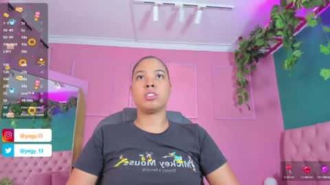 Snapshot of sweet_starxx chatting on April 2026 08:17:02 PM Yeileen online show from April 2026 08:17:02 PM