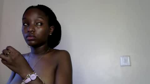 sweet_strawberina online show from May 2026 09:25:02 AM