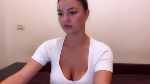 sweet_strawberr online show from September 2025 06:15:02 AM