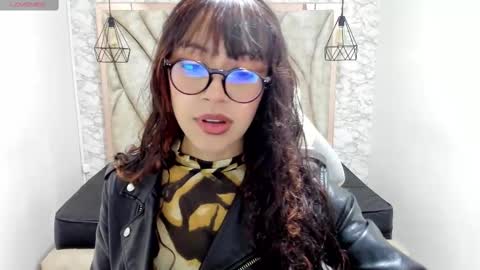 sweet_venus4 online show from February 2025 06:45:01 PM