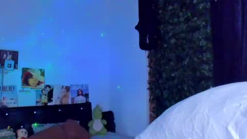 Snapshot of sweet_vond chatting on June 2026 04:22:01 PM Steven independent model online show from June 2026 04:22:01 PM